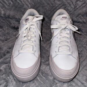 Nike women’s White and purple Sneakers